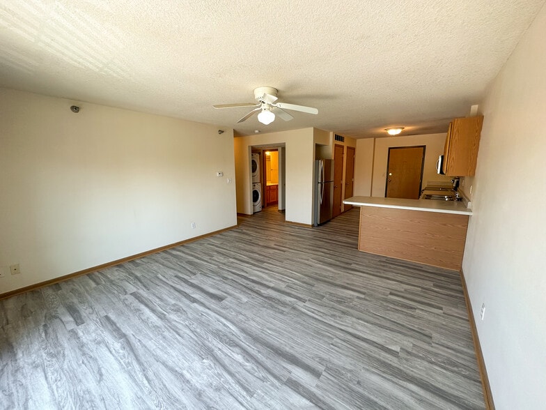 Building Photo - 121 Beach Avenue
