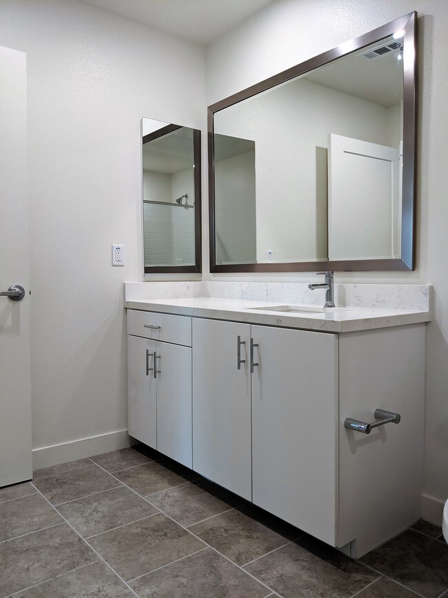 Bathroom Vanity - 2324 Nolita