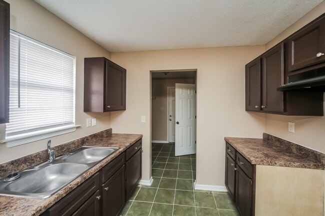 Building Photo - 4663 Royal View Dr