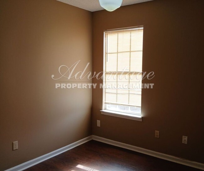 Building Photo - Charming 3 bedroom 2.5 Bath - Cordova