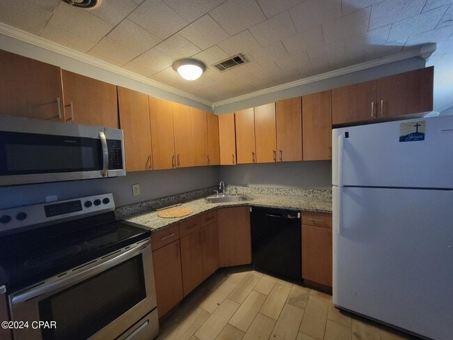 Building Photo - 1405 W 13th St