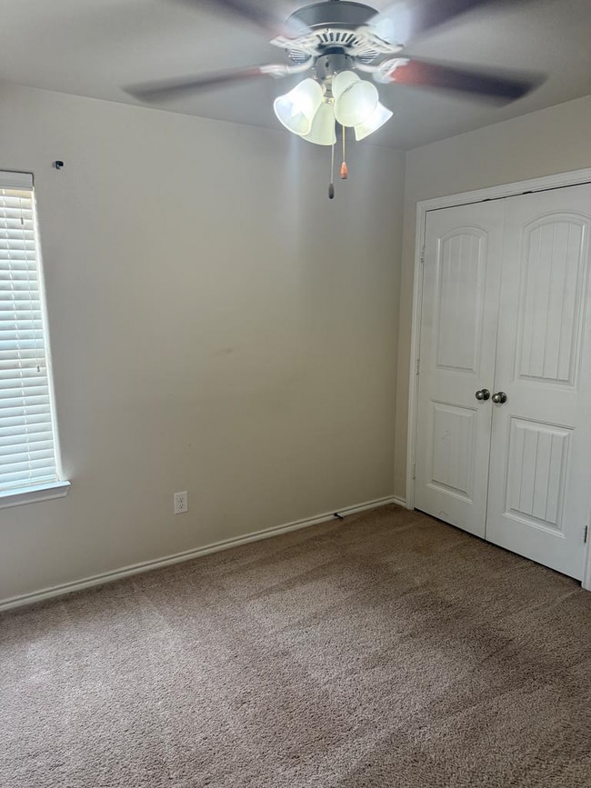 Building Photo - 9309 Sagebrush Ave