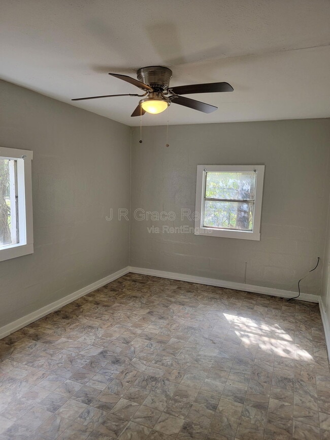 Building Photo - 1118 Oaklawn St