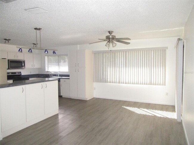 Building Photo - 20224 Tappan Zee Dr