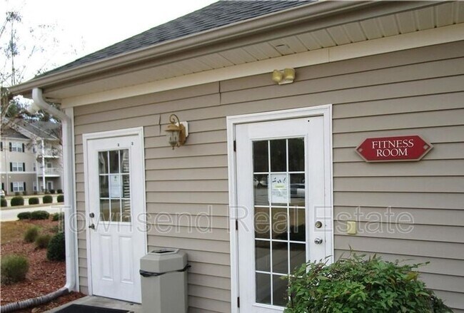 Building Photo - 621 Marshtree Ln