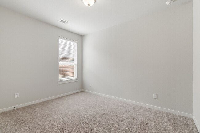 Building Photo - 22515 Bassett Hollow Ln