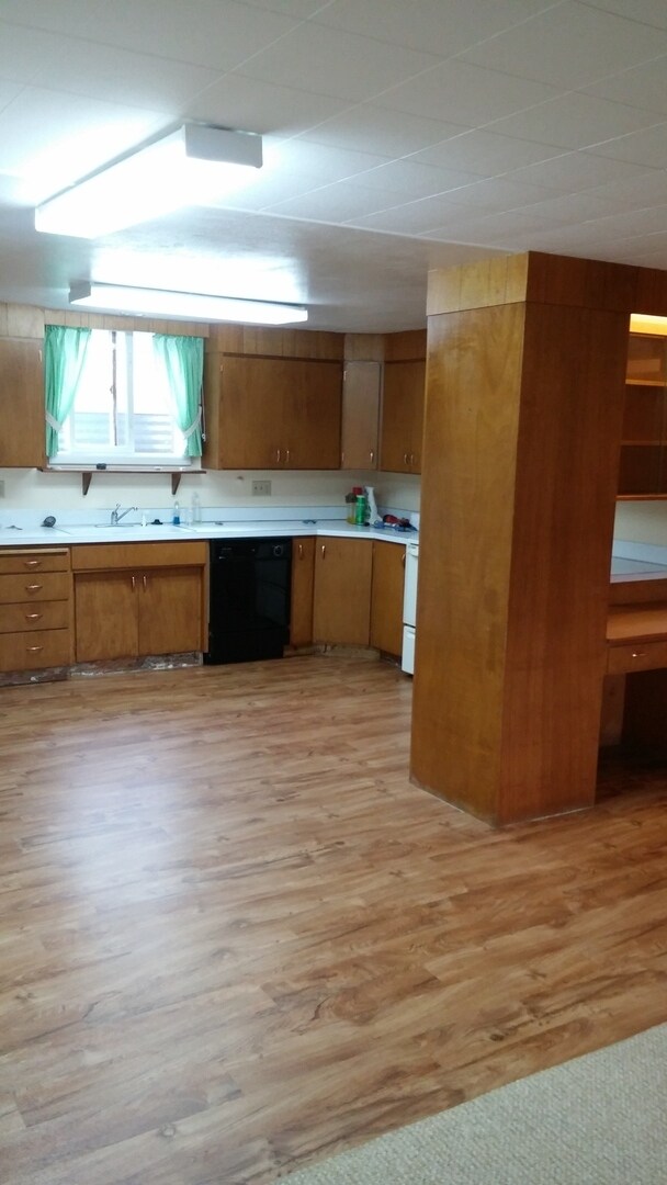Building Photo - 2+ Bedroom 1 Bath Apartment