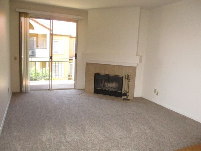 Building Photo - Desirable River Colony 2 Bedroom 2 Bath 3rd Floor Condo