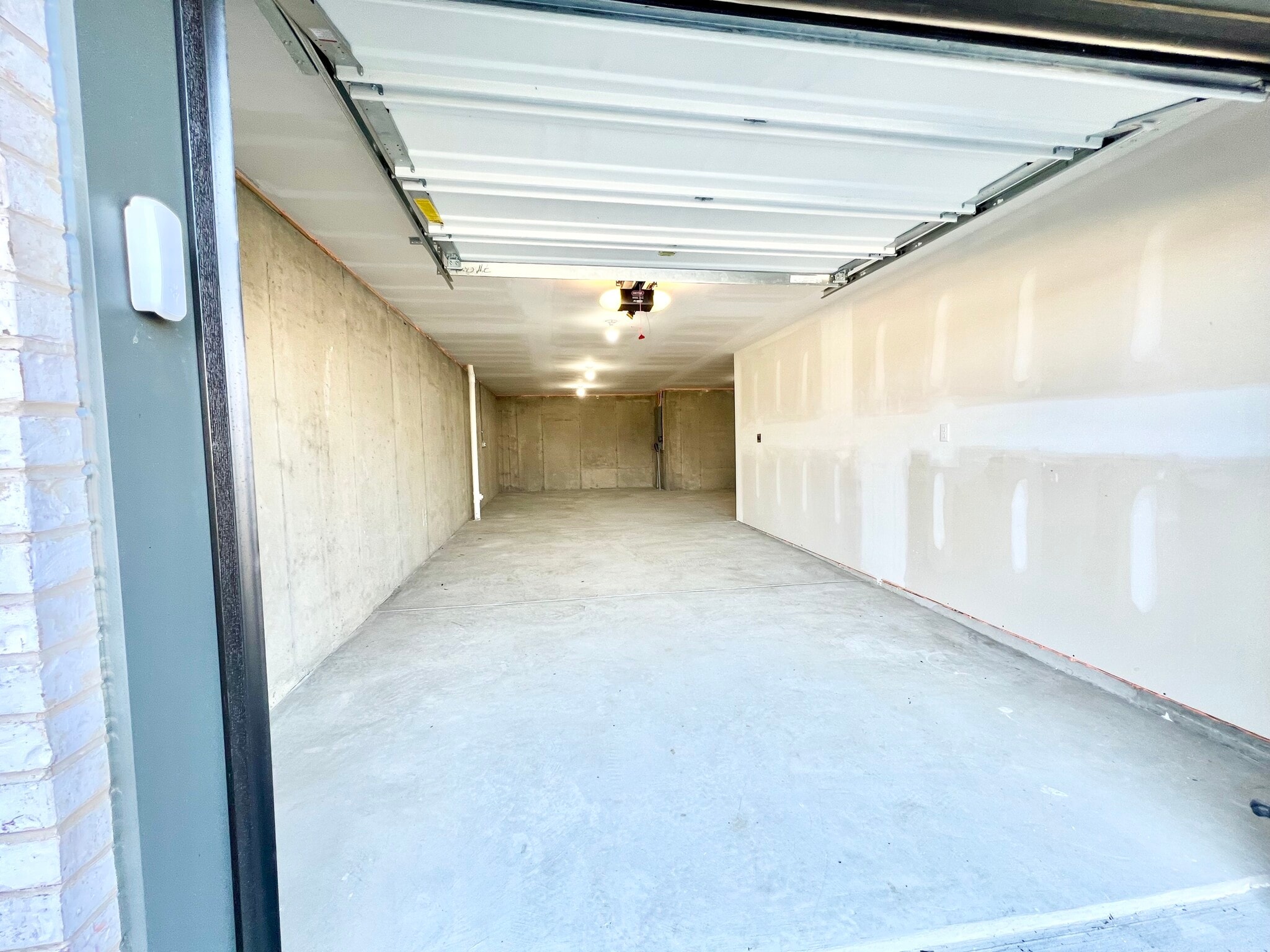 Building Photo - 401 Cranford Way