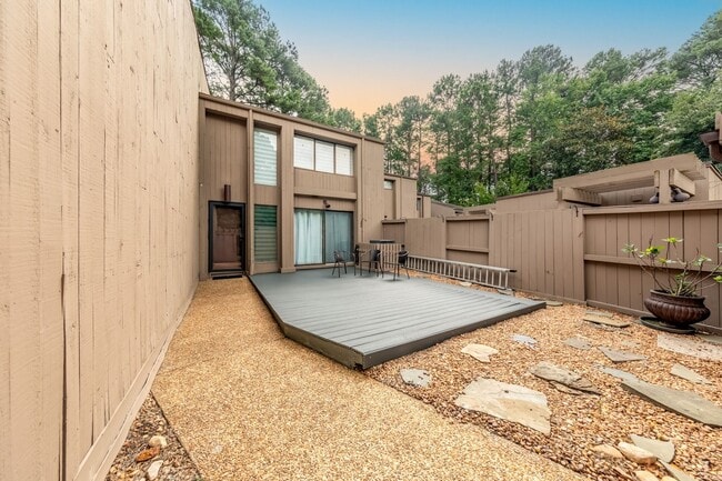 Building Photo - 110 Harrops Glen