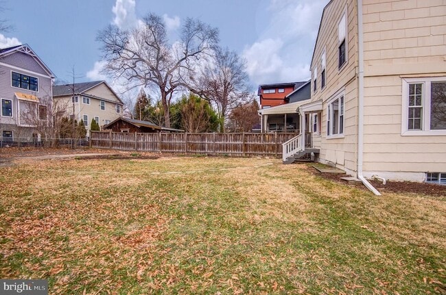 Building Photo - 1300 N Taylor St