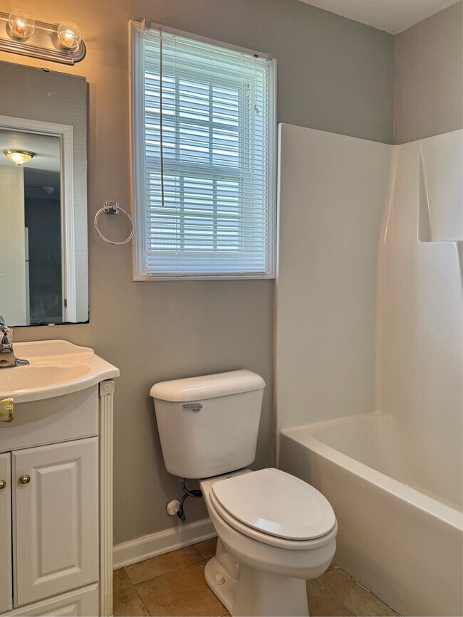 Building Photo - 109 Daughety Ct