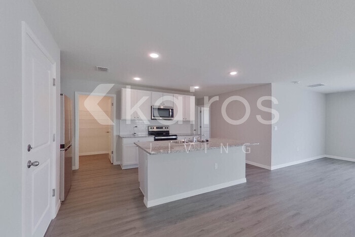 Building Photo - 8641 SW 43rd Ter