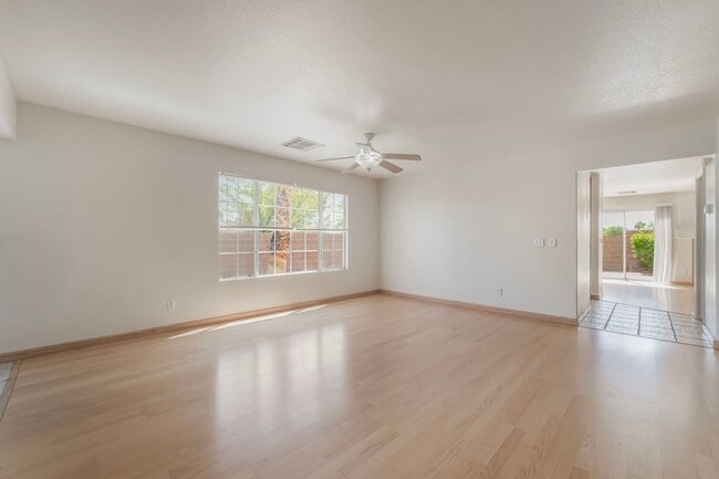 Building Photo - Beautiful Home in a Corner Lot!