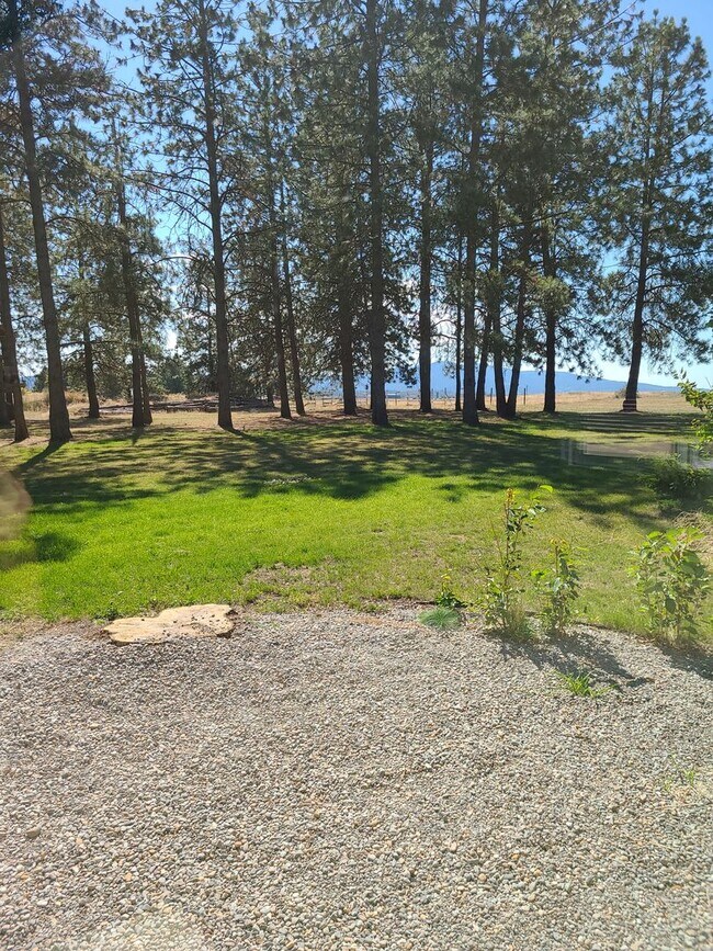 Building Photo - Beautiful Updated 3 bedroom 2.5 bath Hayde...