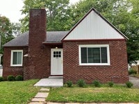 Building Photo - Spacious 4bed, 2.5 bath classic brick home