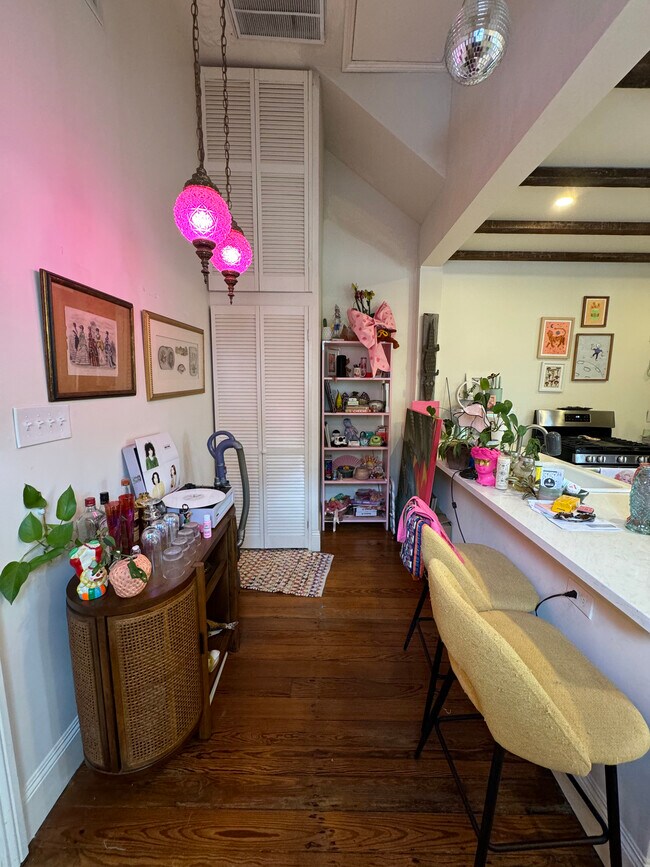 Building Photo - 2339 Chartres St