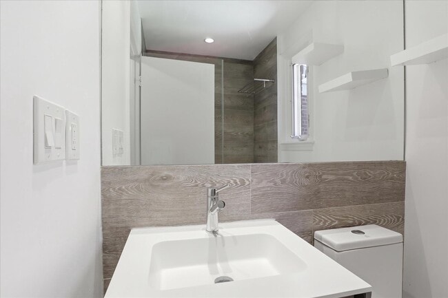 Building Photo - 3221 Coquelin Terrace