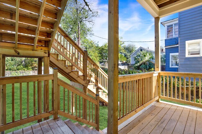 Building Photo - Eastside Beauty