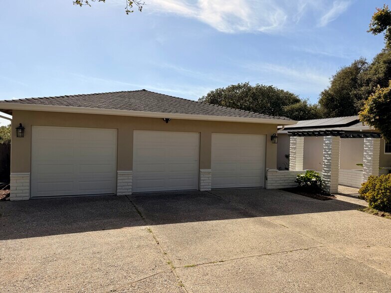Building Photo - 15047 Meadow Oak Pl