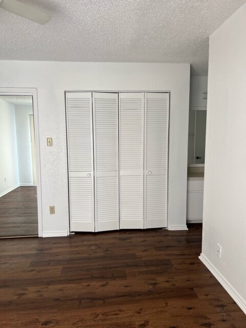 Building Photo - 1007 Spring Loop