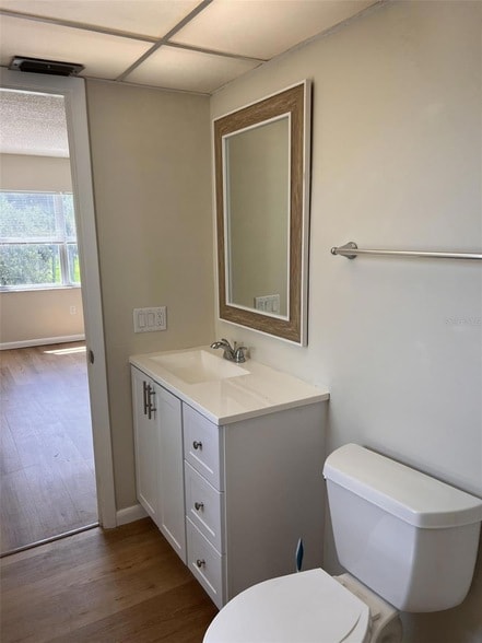 Building Photo - 1120 N Shore Dr NE