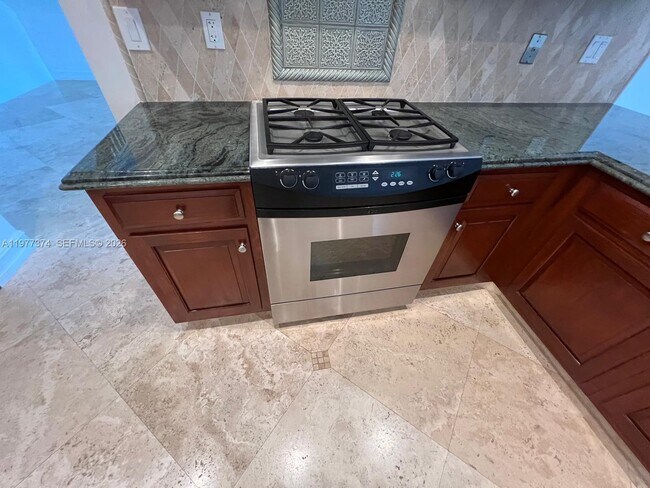 Building Photo - 6083 Vista Linda Ln