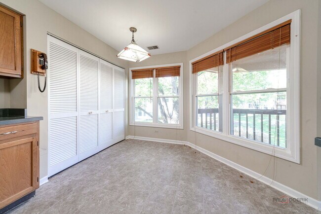 Building Photo - 305 Satinwood Terrace
