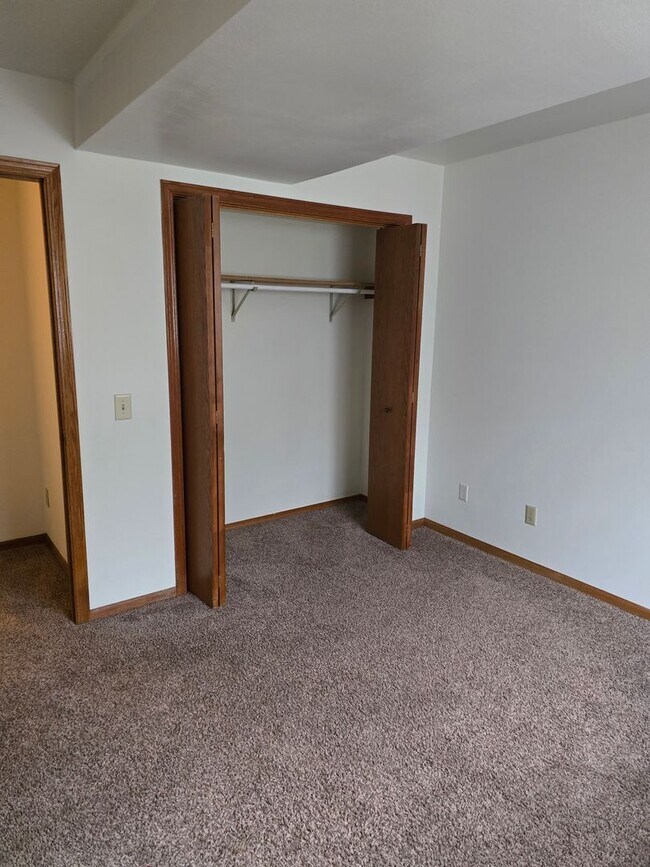 Building Photo - 1627-1629 Rustic Drive
