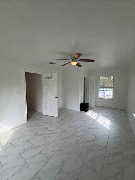 Building Photo - 9210 Tacquard Dr