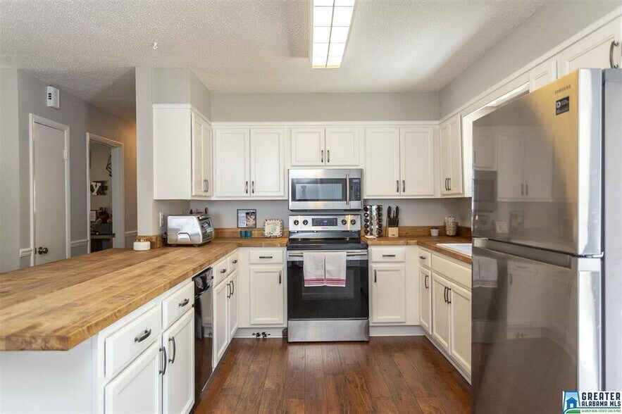 Building Photo - 707 Truss Ferry Rd