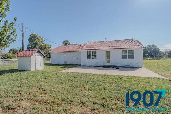 Building Photo - Spacious Rural Retreat in Norman with Open...