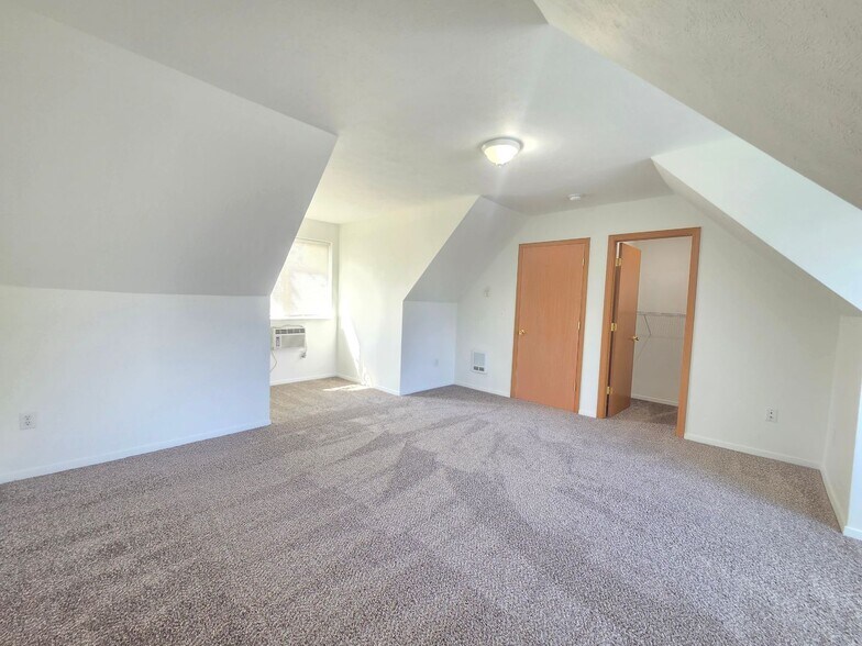 Building Photo - 12604-12606 N Florida St