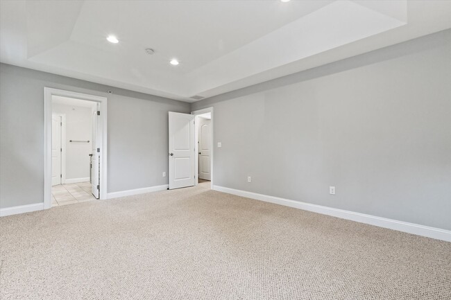 Building Photo - 30 Daylily Ln