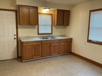 Building Photo - Comfortable 2 bedroom single family Home