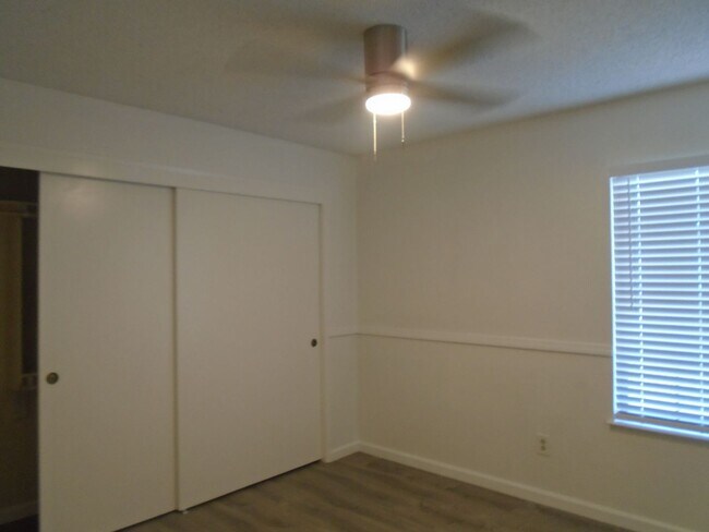 Building Photo - SW WITH OFFICE AND RV PARKING !!!!