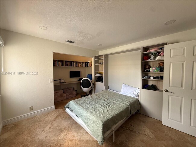 Building Photo - 1070 Capistrano