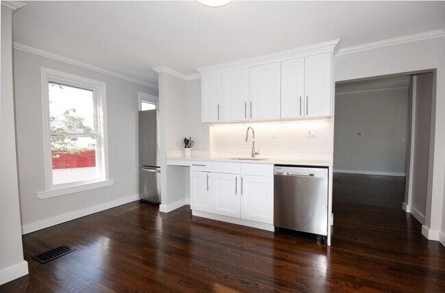 Building Photo - 30 Thornley St