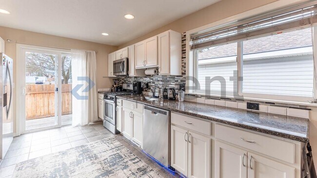 Building Photo - 7125 N Crestline St