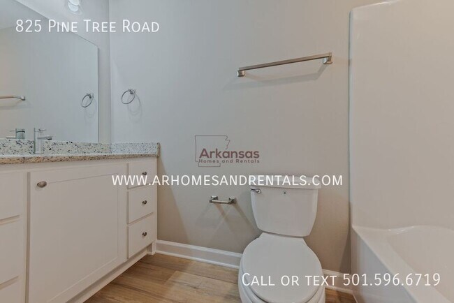 Building Photo - 825 Pine Tree Rd