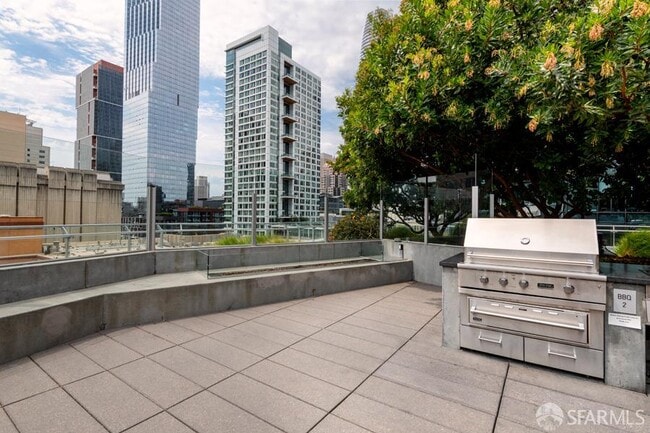 Building Photo - 333 Beale St