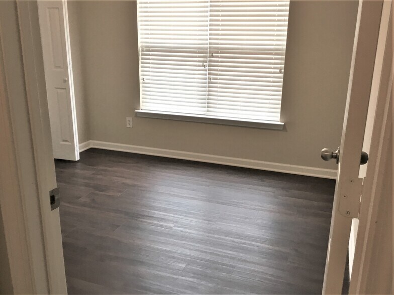 Building Photo - 4924 Lighthouse Ct