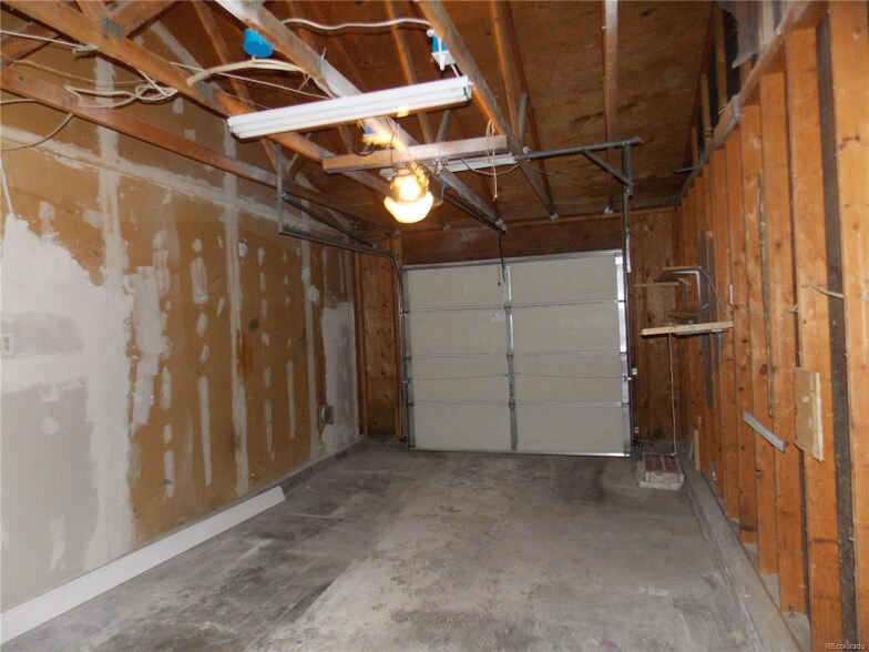 Building Photo - 3618 E 91st Ave