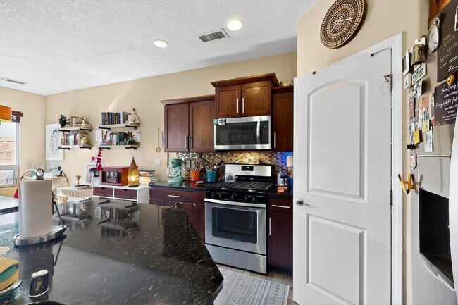 Building Photo - Sawmill District Townhouse 2/BD2/Story 2.5...