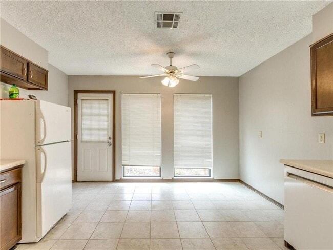 Building Photo - 1220 Sequoyah St