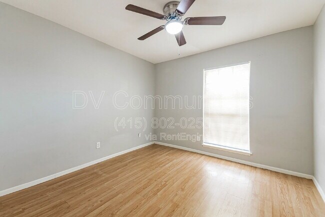 Building Photo - 409 Hardwood Trail