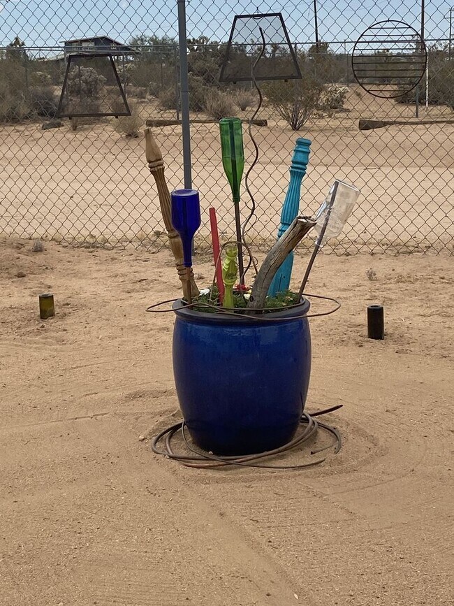 Building Photo - Furnished 2BR Joshua Tree Retreat | Ideal for 3–6 Month Stay |