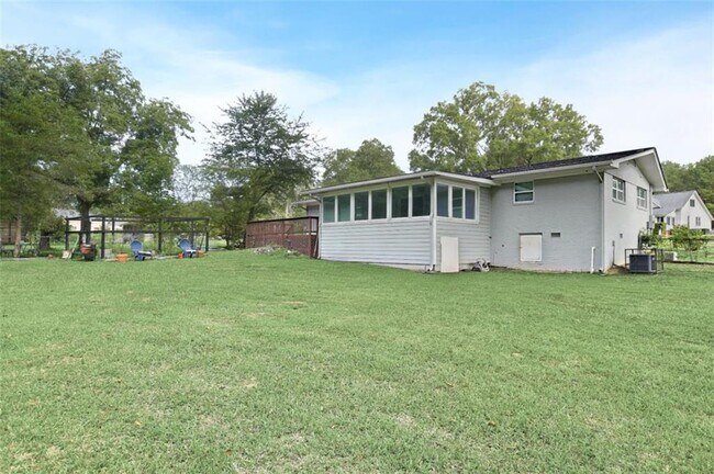 Building Photo - 2663 Forrest Rd
