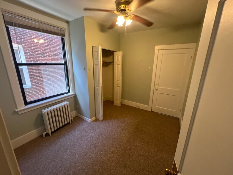 Building Photo - 2311 Sherbrook St