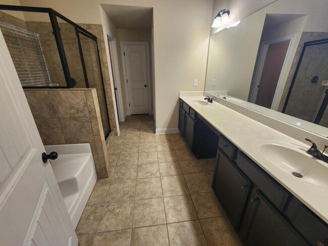 Building Photo - 2740 Blake Towers Ln